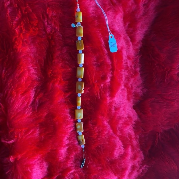 Bracelet with orange coral shell. - Picture 2 of 3